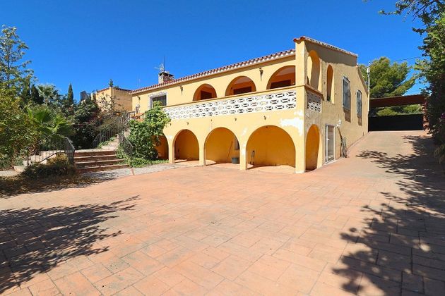 Foto 2 de Venta de chalet en Alfaz del Pi Pueblo-Urbanizaciones de 4 habitaciones con terraza y piscina