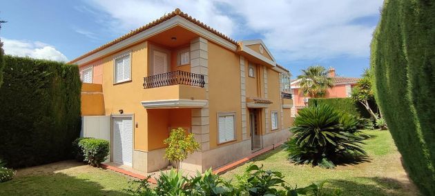 Foto 1 de Casa adosada en venta en Rincón de Loix de 4 habitaciones con terraza y piscina