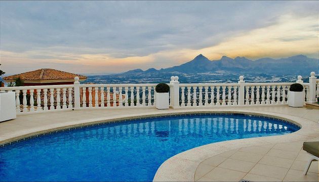 Foto 2 de Venta de chalet en Altea Hills de 4 habitaciones con terraza y piscina