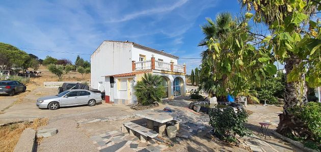 Foto 2 de Venta de chalet en calle J+Fwc Pozoblanco de 5 habitaciones con terraza y piscina