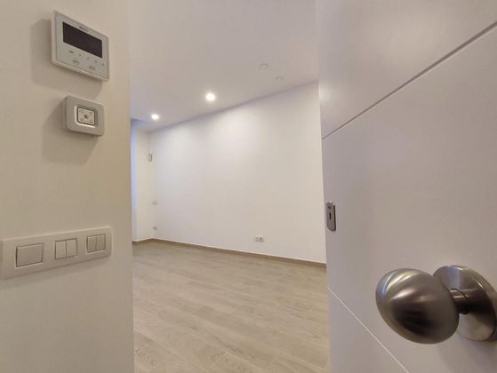 Foto 2 de Dúplex en venda a calle De Vallseca de 3 habitacions amb terrassa i aire acondicionat