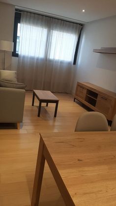 Foto 2 de Alquiler de piso en calle Escultor Viciano de 2 habitaciones con muebles y aire acondicionado