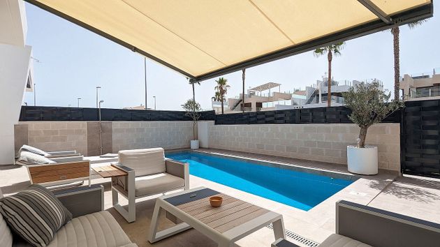 Foto 2 de Xalet en venda a calle Felipe de 3 habitacions amb terrassa i piscina