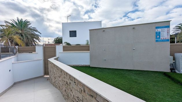 Foto 2 de Venta de piso en calle Antoñete Gálvez de 3 habitaciones con terraza y piscina