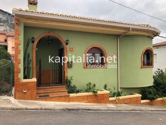 Foto 2 de Chalet en venta en Beniatjar de 3 habitaciones con terraza y garaje