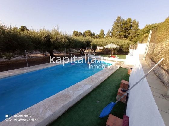Foto 2 de Chalet en venta en Ontinyent de 2 habitaciones con piscina y jardín