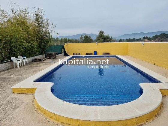 Foto 2 de Casa en venda a Agullent de 4 habitacions amb piscina i garatge