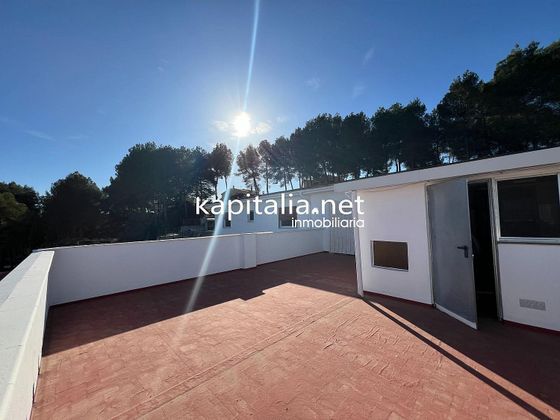 Foto 2 de Chalet en venta en Agullent de 5 habitaciones con terraza y piscina