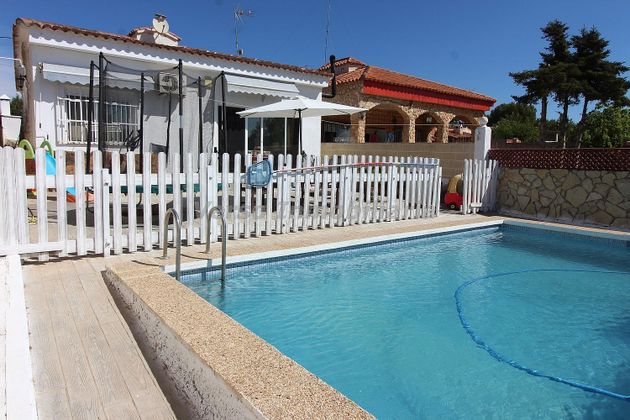 Foto 1 de Venta de chalet en calle Herreros de 3 habitaciones con terraza y piscina
