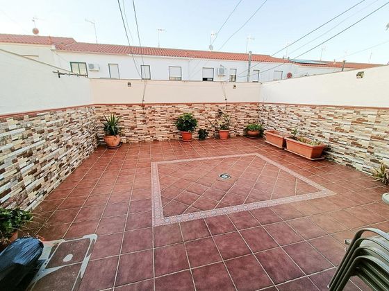 Foto 2 de Casa en venda a Olivenza de 4 habitacions amb garatge i aire acondicionat