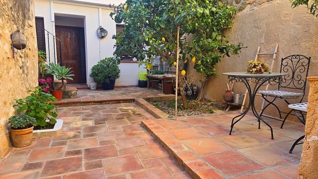 Foto 2 de Casa adossada en venda a calle Olivera de 3 habitacions amb terrassa i jardí