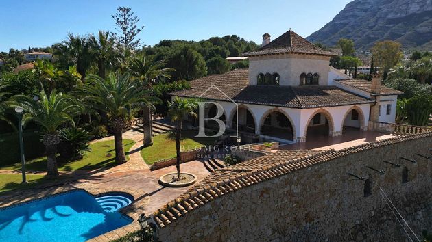 Foto 1 de Xalet en venda a El Montgó de 5 habitacions amb terrassa i piscina
