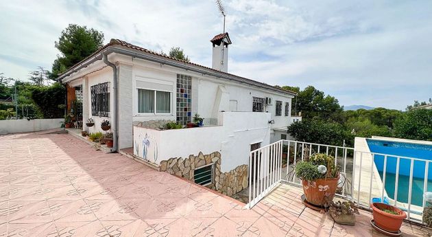 Foto 1 de Casa rural en venda a Centro - Chiva de 4 habitacions amb terrassa i garatge