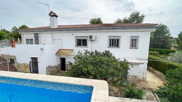 Foto 2 de Casa rural en venda a Centro - Chiva de 4 habitacions amb terrassa i garatge