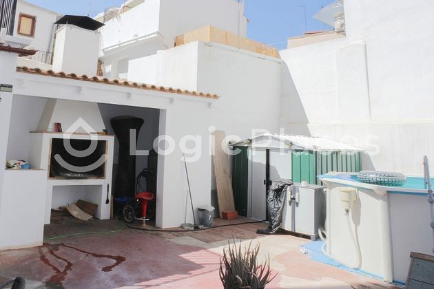 Foto 2 de Casa adosada en venta en calle Valencia de 4 habitaciones con terraza y piscina
