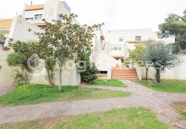 Foto 1 de Casa en venda a avenida De Los Pinares de 2 habitacions amb terrassa i piscina