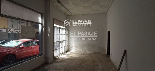 Foto 2 de Local en venta en Linares de 160 m²