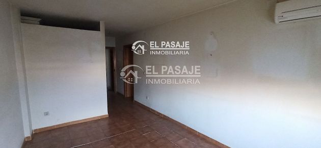 Foto 2 de Piso en venta en Linares de 1 habitación con aire acondicionado