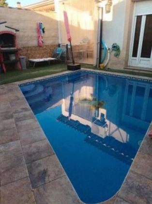 Foto 1 de Venta de casa adosada en calle Morera de 3 habitaciones con piscina y garaje