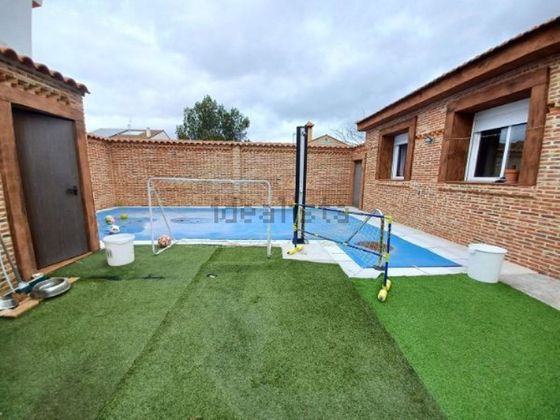 Foto 1 de Casa en venda a calle Enrique Granados de 3 habitacions amb piscina i garatge