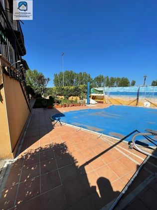 Foto 2 de Venta de casa en Villamuriel de Cerrato de 4 habitaciones con piscina y garaje
