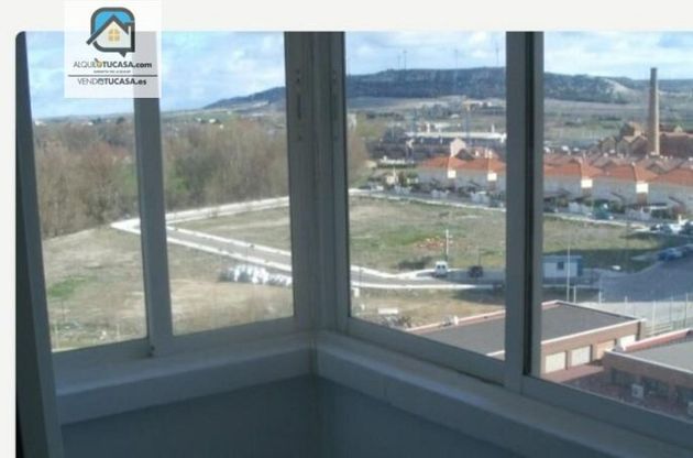 Foto 1 de Pis en venda a Villamuriel de Cerrato de 3 habitacions amb piscina i balcó