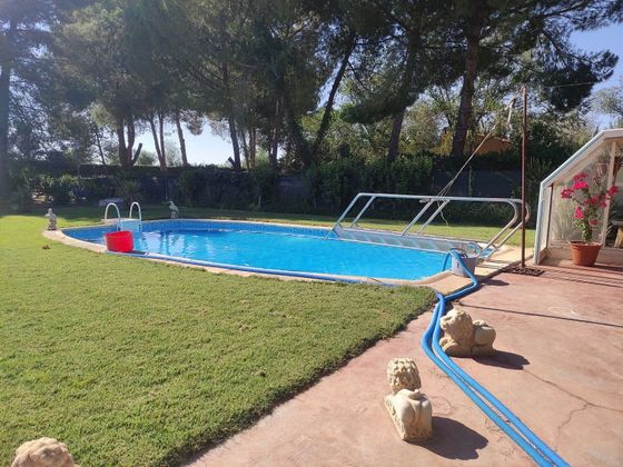 Foto 1 de Venta de chalet en Miguelturra de 4 habitaciones con terraza y piscina