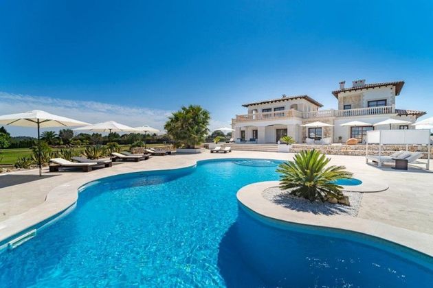 Foto 1 de Venta de casa en Santa Margalida de 6 habitaciones con terraza y piscina