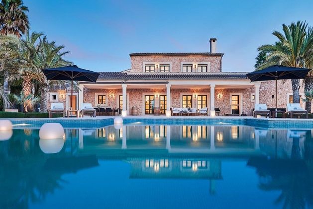 Foto 1 de Casa en venta en Santa Eugènia de 7 habitaciones con terraza y piscina