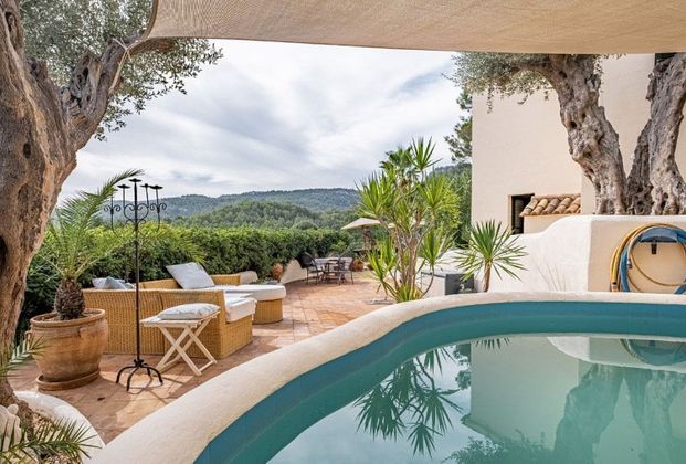 Foto 1 de Casa en venta en Puigpunyent de 5 habitaciones con terraza y piscina