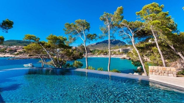 Foto 1 de Casa en venda a Es Camp de Mar de 9 habitacions amb terrassa i piscina