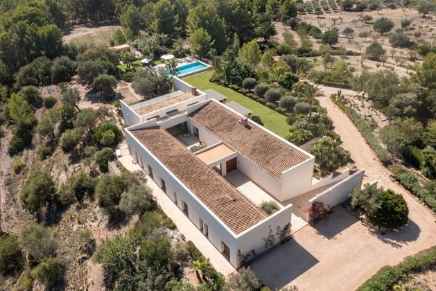 Foto 1 de Venta de casa en Sant Agustí de 4 habitaciones con terraza y piscina