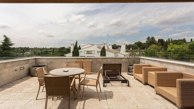 Foto 2 de Venta de chalet en Piovera - Conde Orgaz de 6 habitaciones con terraza y piscina