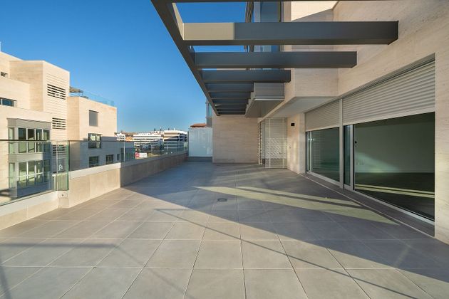 Foto 2 de Venta de piso en Mirasierra de 4 habitaciones con terraza y piscina