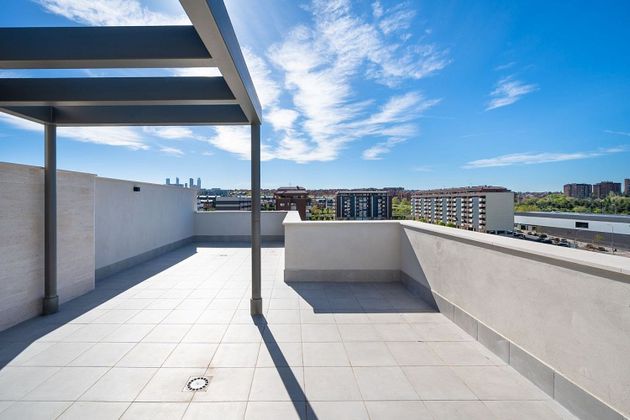 Foto 2 de Venta de piso en Mirasierra de 4 habitaciones con terraza y piscina