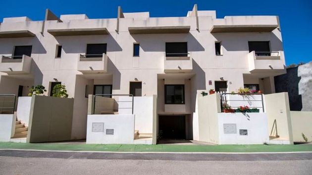 Foto 2 de Casa en venta en calle Calendula de 3 habitaciones con terraza y piscina