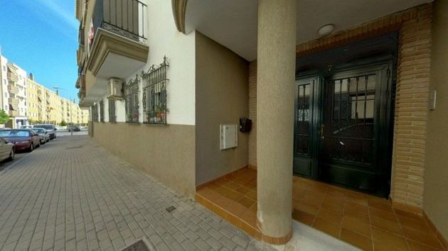 Foto 2 de Venta de piso en calle Comunidad Cantabra de 3 habitaciones con terraza y garaje