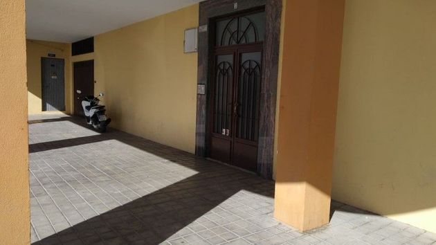 Foto 2 de Venta de piso en calle Islas Canarias de 2 habitaciones con terraza y balcón
