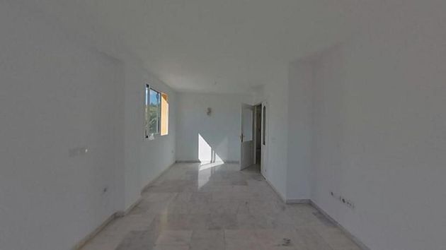 Foto 2 de Venta de casa en calle Terreno Sp la Viñuela de 3 habitaciones con terraza y piscina