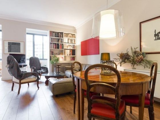 Foto 1 de Pis en lloguer a calle De Castellnou de 3 habitacions amb mobles i balcó