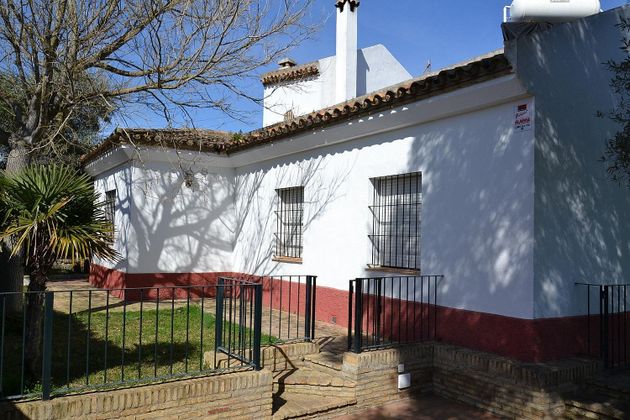 Foto 1 de Xalet en venda a Palomares del Río de 4 habitacions amb terrassa i piscina