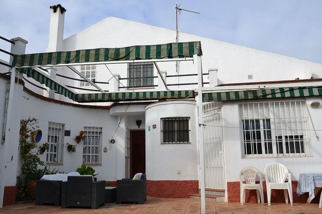 Foto 2 de Xalet en venda a Palomares del Río de 4 habitacions amb terrassa i piscina