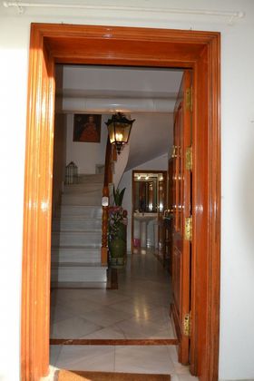 Foto 2 de Chalet en venta en Valencina de la Concepción de 5 habitaciones con terraza y piscina