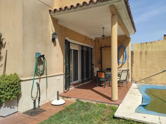Foto 2 de Casa en venta en Espartinas de 4 habitaciones con terraza y piscina