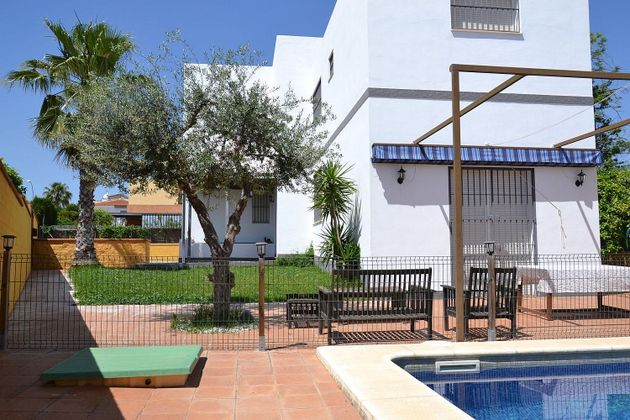 Foto 1 de Xalet en venda a Bollullos de la Mitación de 6 habitacions amb terrassa i piscina