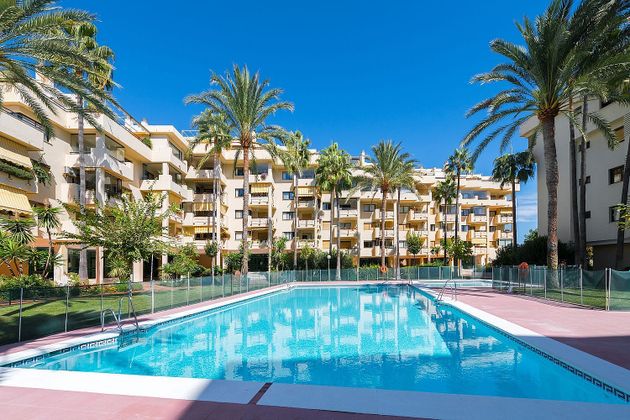 Foto 2 de Àtic en venda a La Carihuela de 4 habitacions amb terrassa i piscina