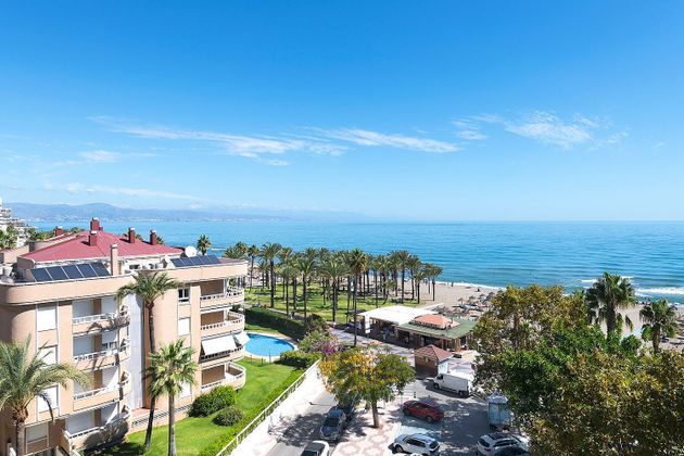 Foto 1 de Àtic en venda a La Carihuela de 4 habitacions amb terrassa i piscina