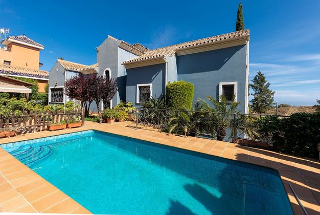 Foto 2 de Venta de chalet en Pinares de San Antón de 6 habitaciones con terraza y piscina