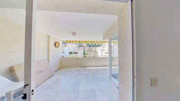 Foto 2 de Piso en venta en El Mayorazgo - El Limonar de 3 habitaciones con terraza y piscina