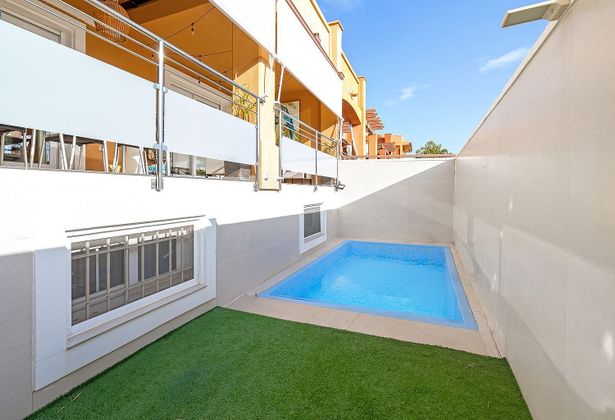 Foto 2 de Casa en venda a Los Álamos de 4 habitacions amb terrassa i piscina
